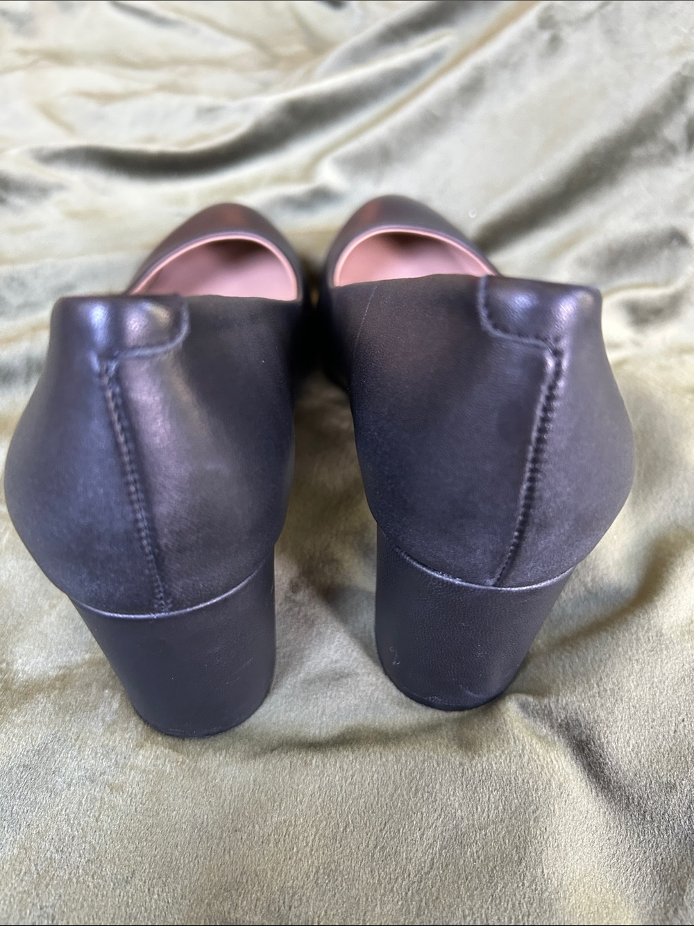 AEROSOLES Black Pointed-Toe Women's Heels 8.5 leather. Check pictures. - Picture 6 of 7